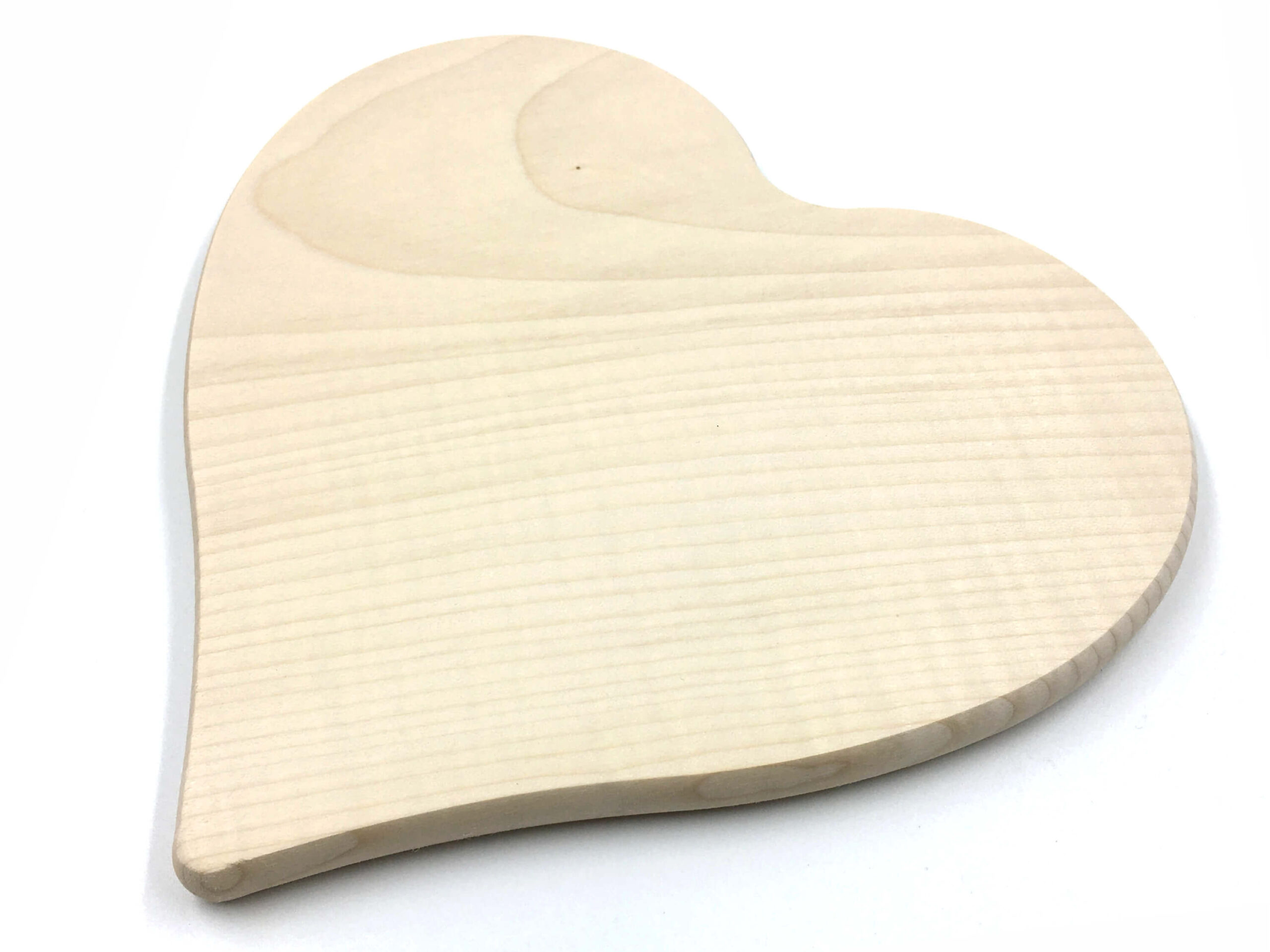 lesena deska za rezanje v obliki srca 24 cm
