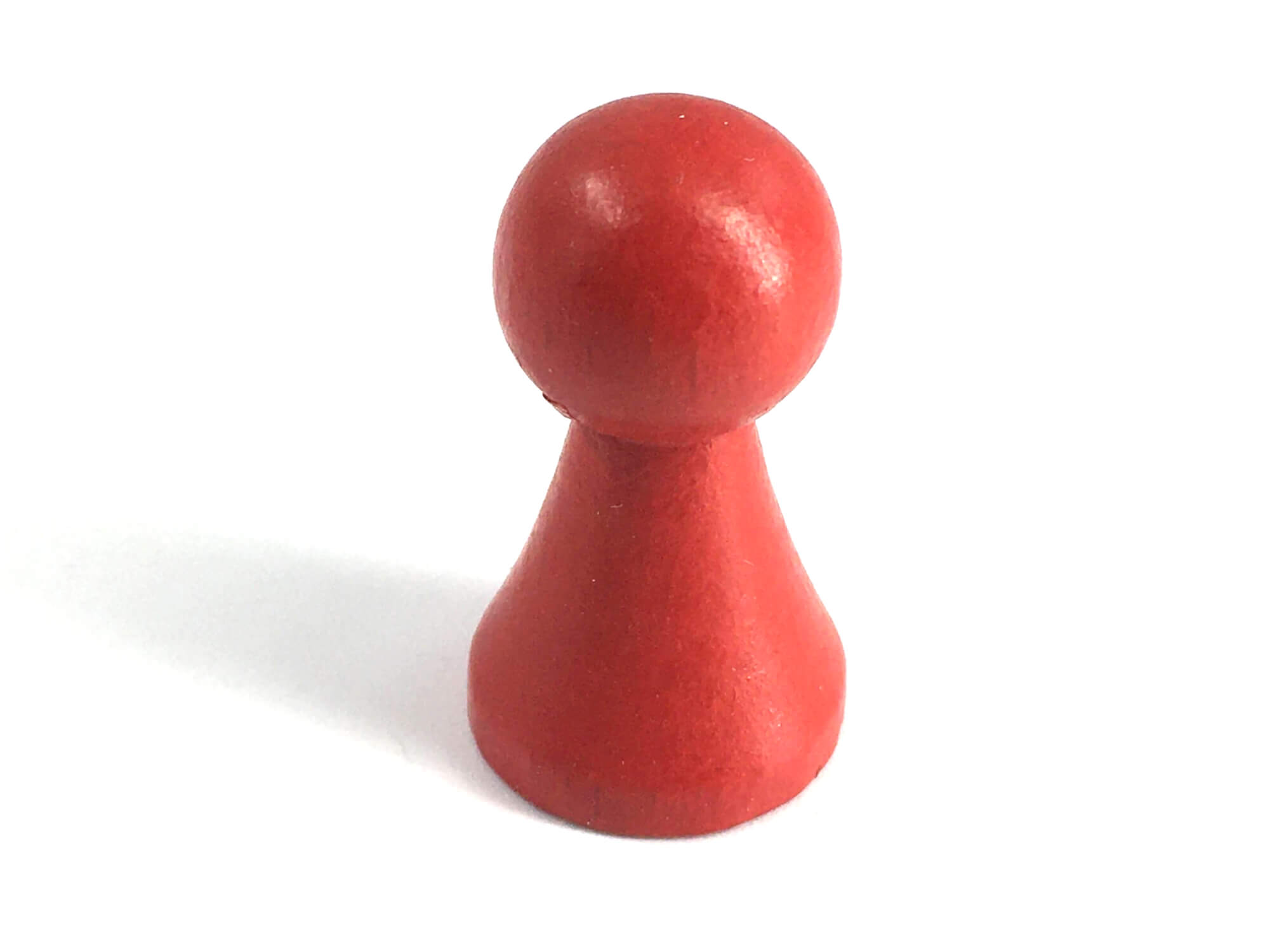 Lesena igralna figura rdeča 15 x 27 mm