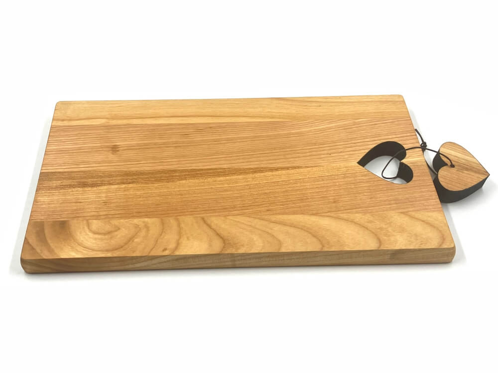 Lesena kuhinjska deska iz lesa češnje, 30 x 18 x 1,5 cm - izrez srce