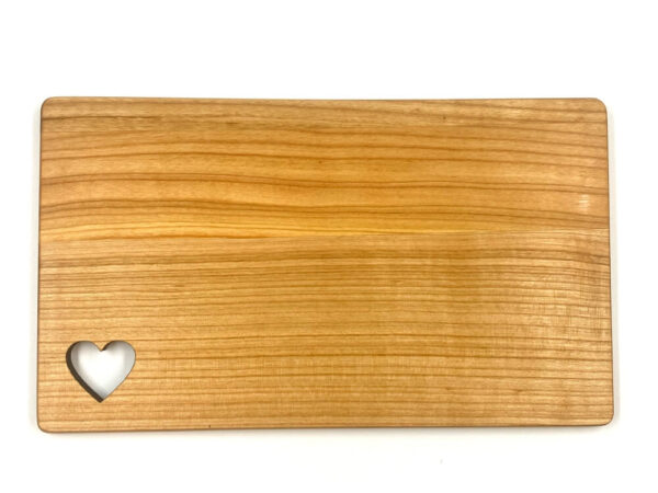 Deska za rezanje 26 x 15 x 1 cm z izrezom srca, les češnja