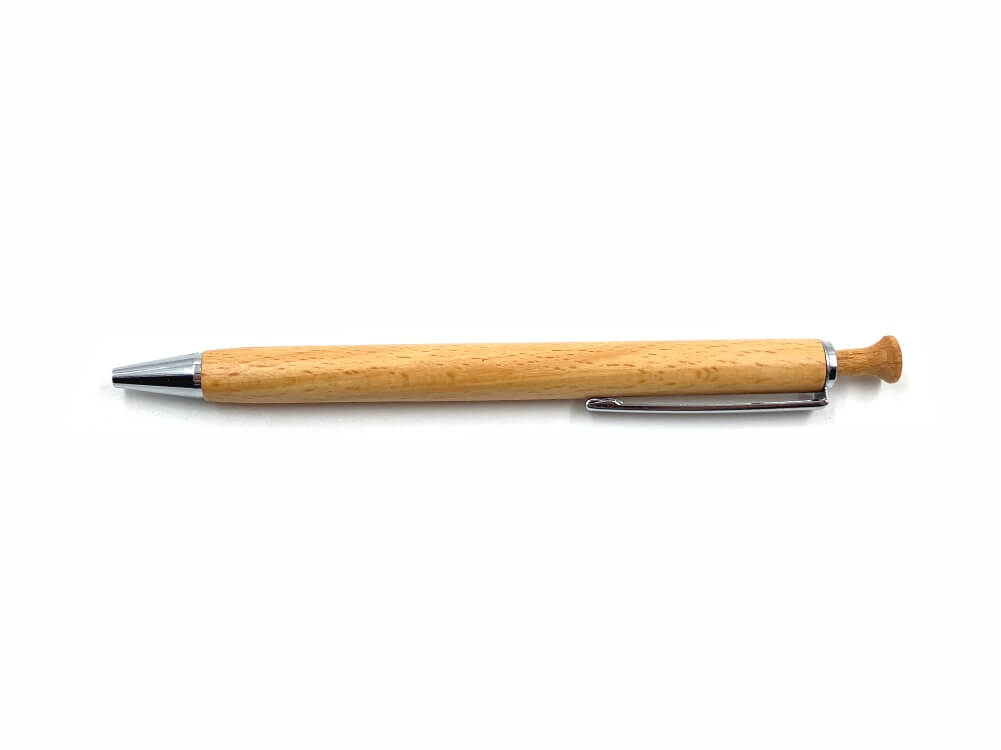 Lesen kemični svinčnik s kovinsko srebrno garnituro - 140 x 8 mm ter lesenim gumbom, bukev