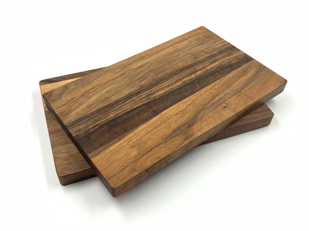 Orehova lesena deska 30 x 18 x 2 cm, oljena